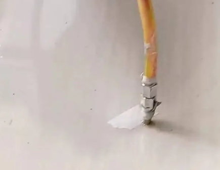 辛集瓷砖空鼓维修公司专业解答在瓷砖铺贴过程中，如果使用的砂料过粗（如全部使用了粗砂），可能会导致以下问题